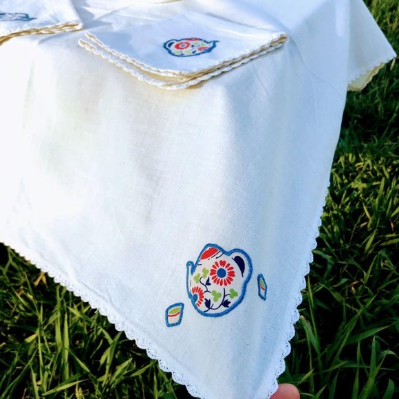 Vintage Tablecloth with Napkins Applique Teapots - Picture 5 of 8